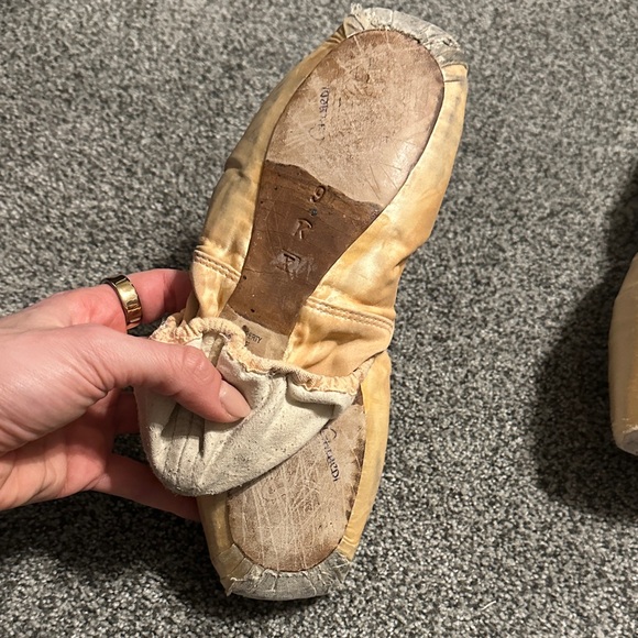 Used pointe shoes - Picture 2 of 5